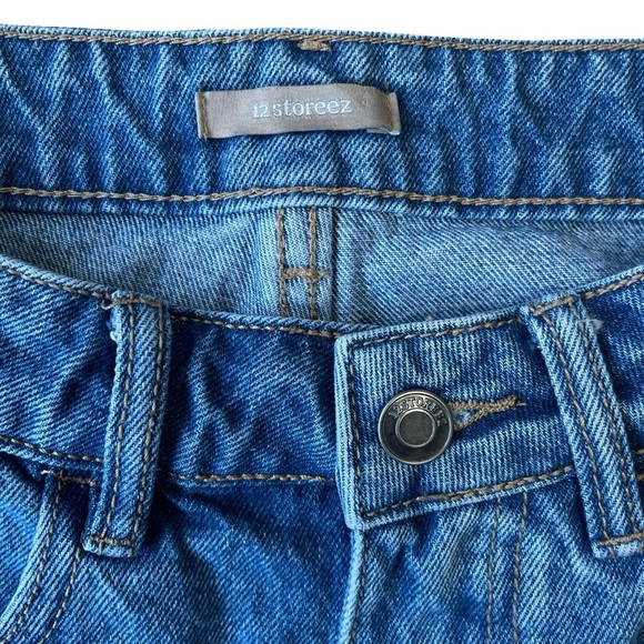 12 STOREEZ Flared Denim High Rise Mini Shorts, Medium Wash - Size XS - Picture 4 of 10